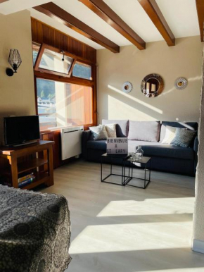 Appartement 58 m2 avec PISCINE INTÉRIEURE Vue Montagne Centre Village